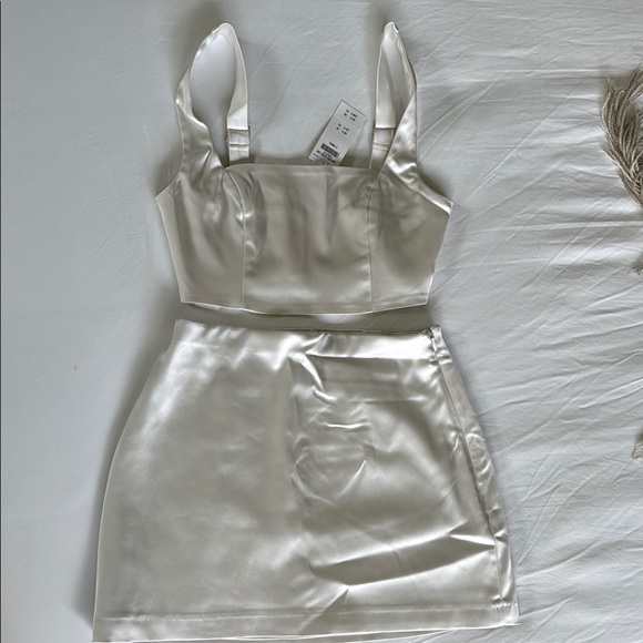 Abercrombie & Fitch White Satin Crop Top/Mini Skirt Set...